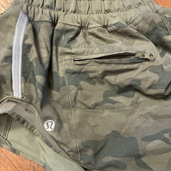 Lululemon Hotty Hot Shorts - Savasana Fatigue Camo - Picture 6 of 14